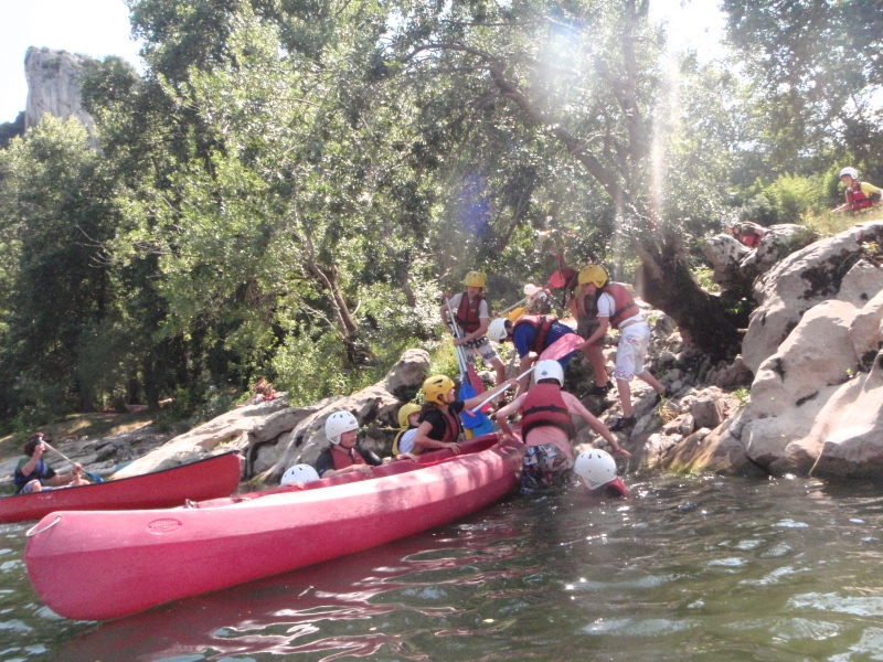 Village Camps International Summer Camp Ard&egrave;che, France 2019-07-26 https://www.villagecamps.com/journals_admin/images/68-35-Team work challenge.jpg